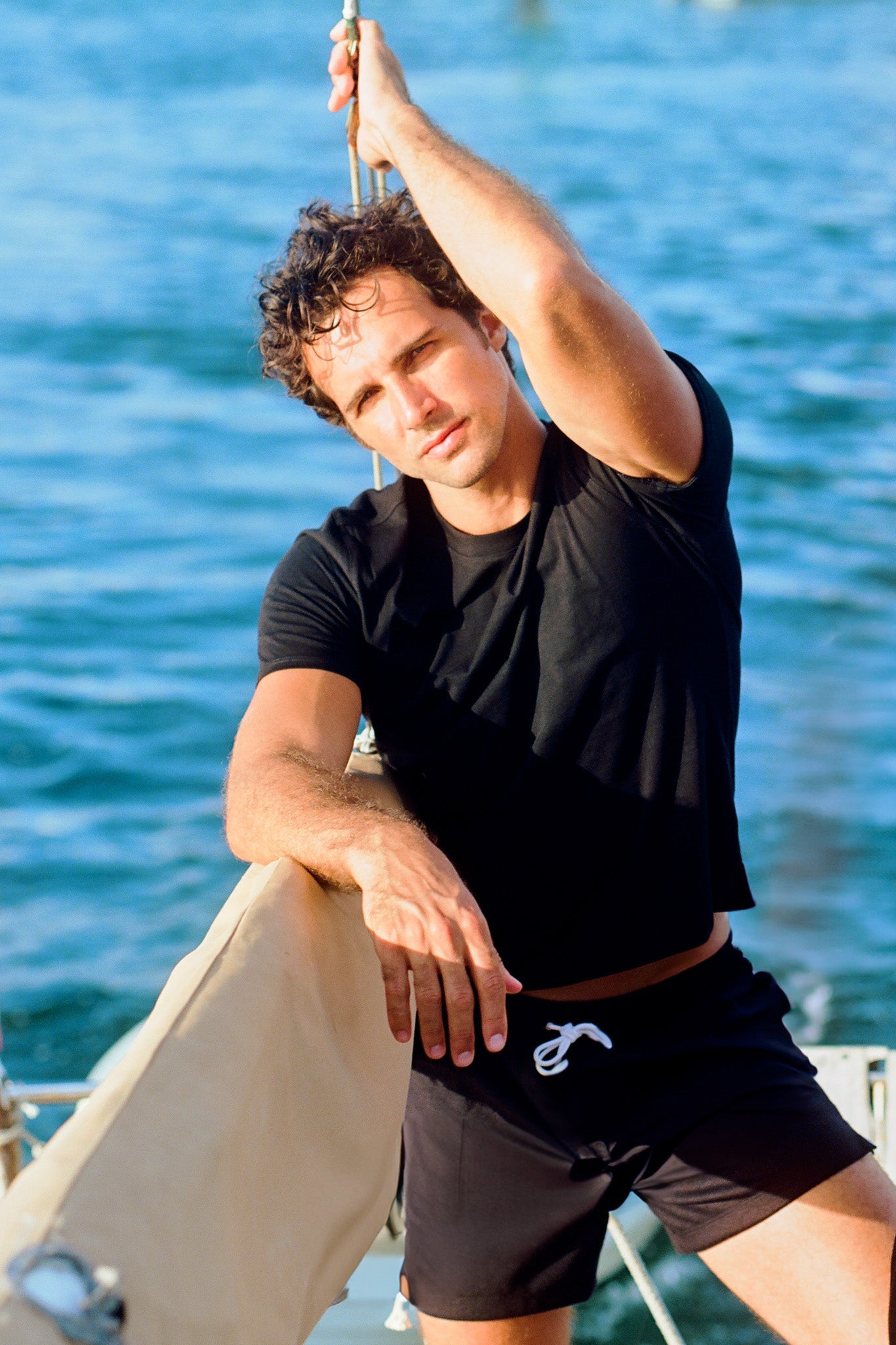 SAMMY Menswear® Untucked Tee Black